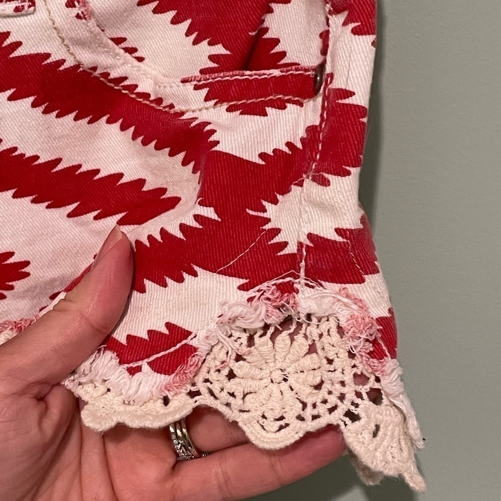 Vanilla Star Aztec red and white “booty shorts” with cute crochet side detail - Picture 5 of 5
